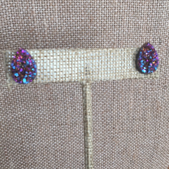 Jewelry - 🆕Purple teardrop druzy post earrings